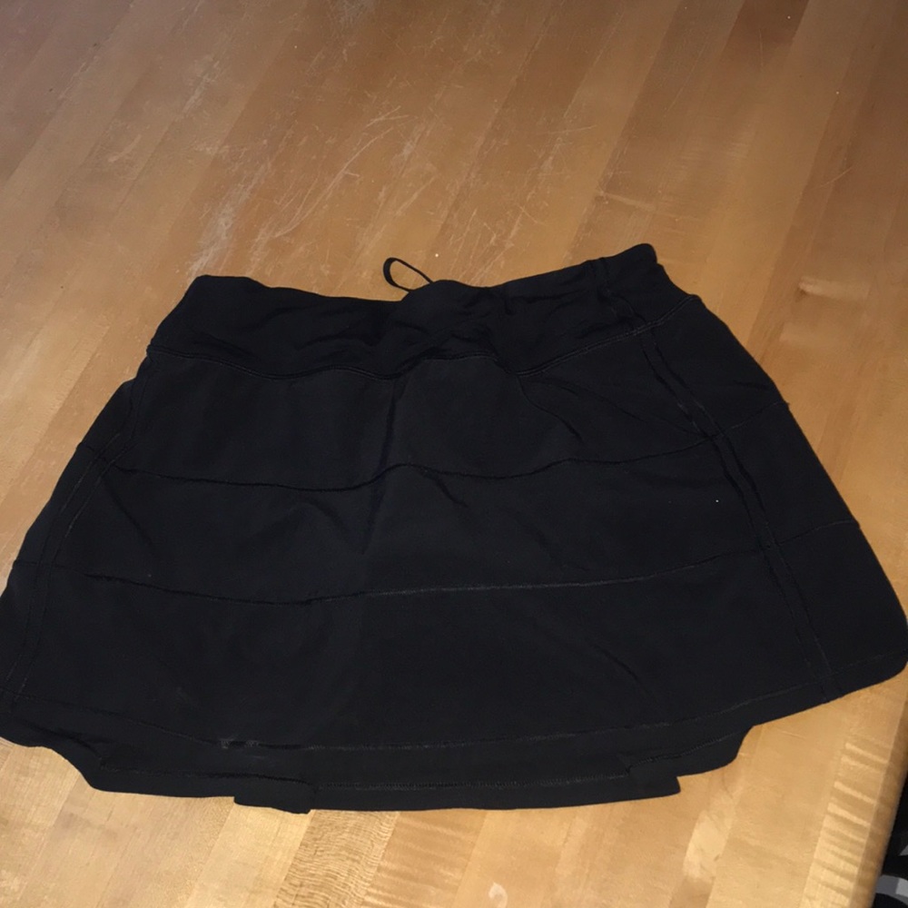 LULULEMON BLACK SKIRT